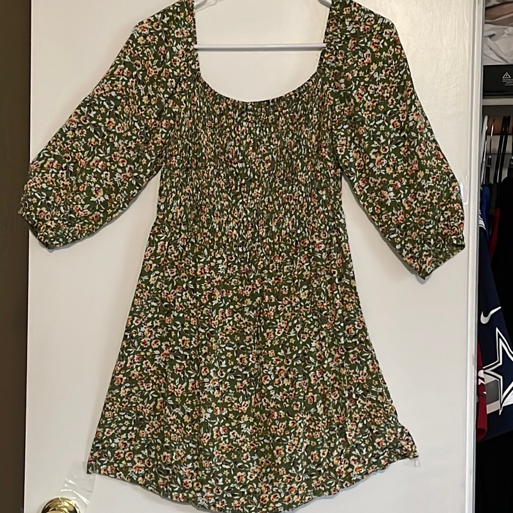 AUW green flower dress super flattering